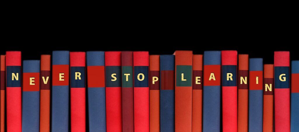Fila de libros con el titulo Never Stop Learning